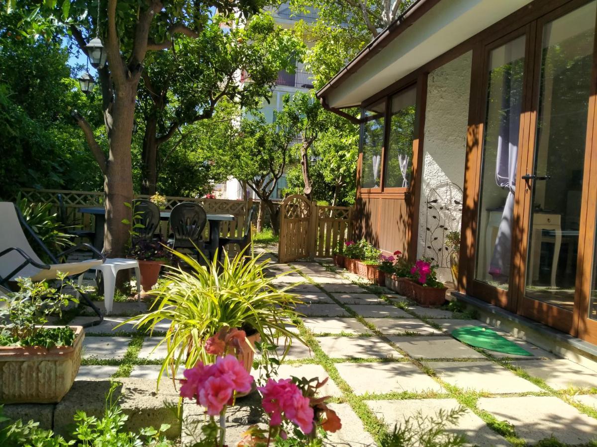 Villino L'Aranceto Sorrentino Bed & Breakfast Meta Exterior foto